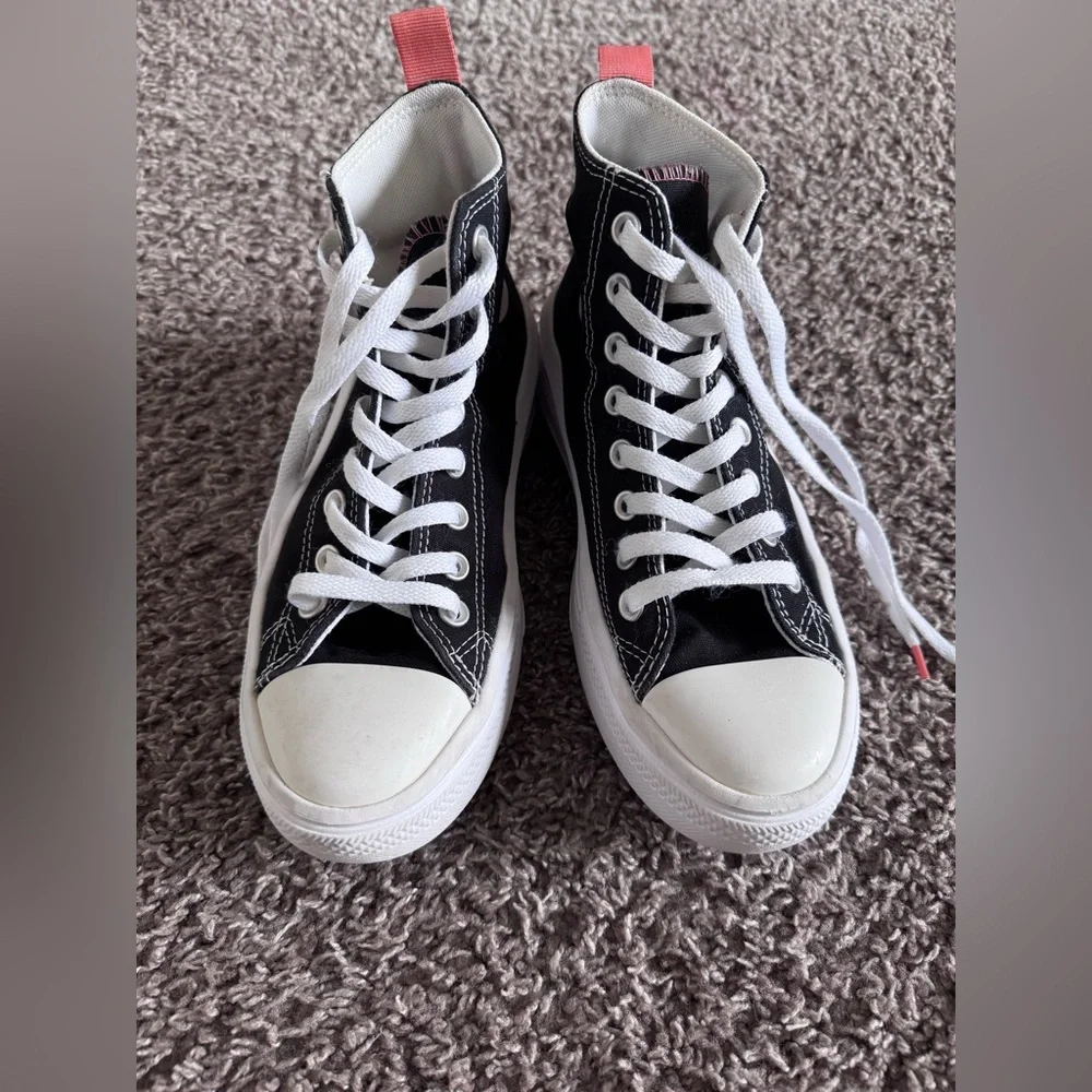 Converse Black and White Sneakers Classic Style - Picture 2 of 4